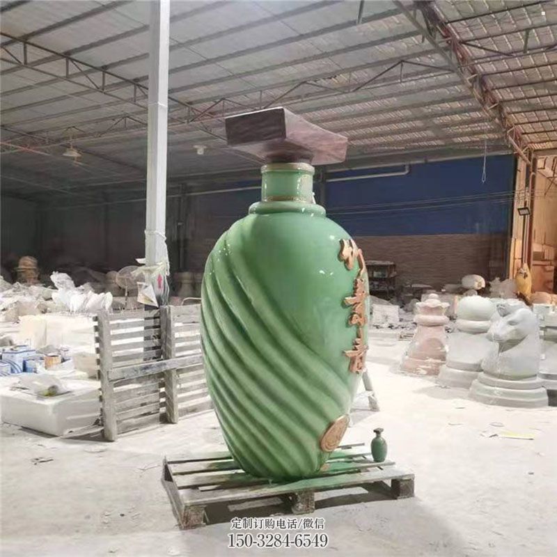 酒瓶雕塑环形 企业标志雕塑精选 主题玻璃钢酒瓶提供